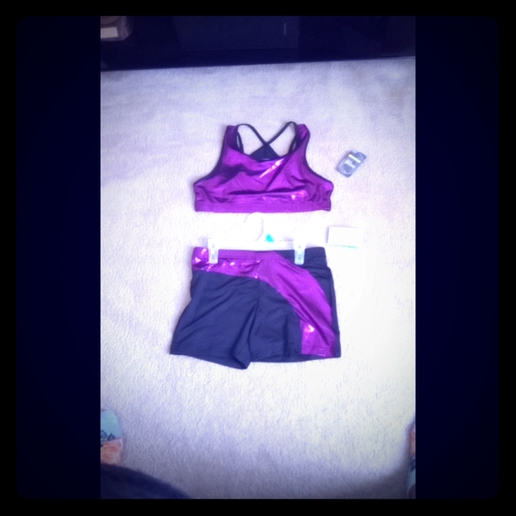 Two-piece bra and shorts kids working out set - Picture 1 of 4